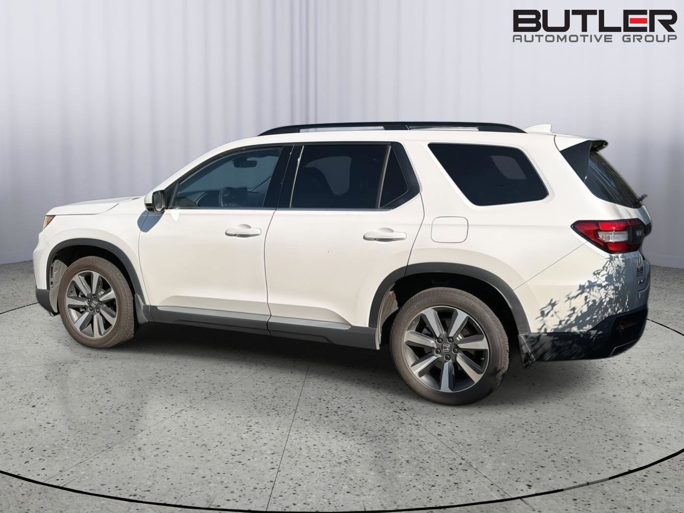 Used 2025 Honda Pilot Touring image 9