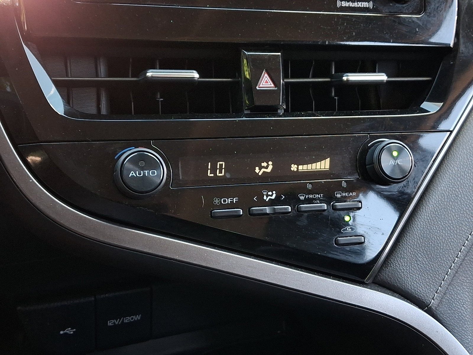 Used 2021 Toyota Camry SE FWD image 19