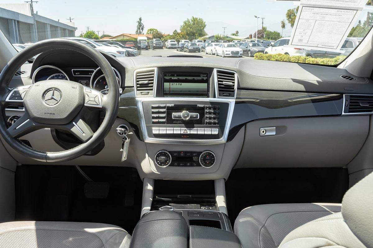Used 2015 Mercedes-Benz GL 550 4MATIC image 18