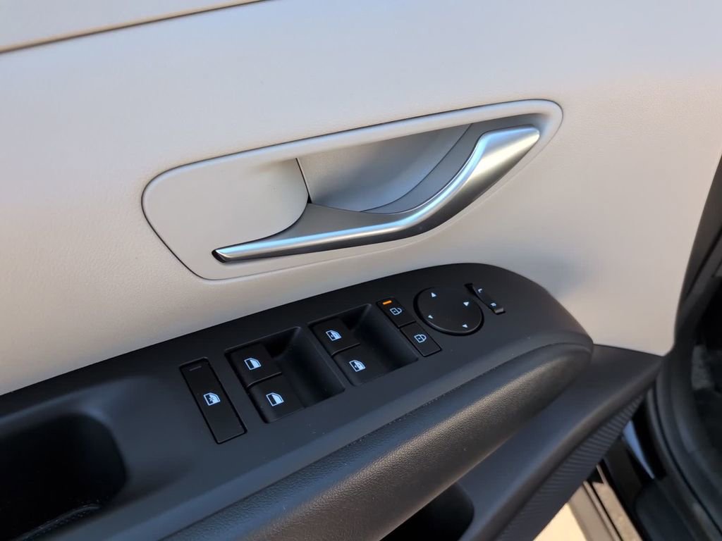 Certified 2025 Hyundai Tucson SEL image 12