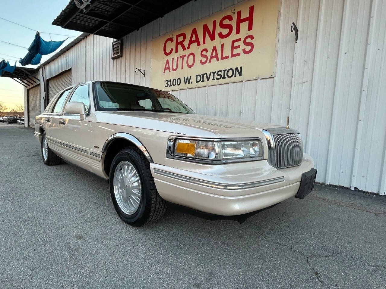 Used 1997 Lincoln Town Car Cartier image 5