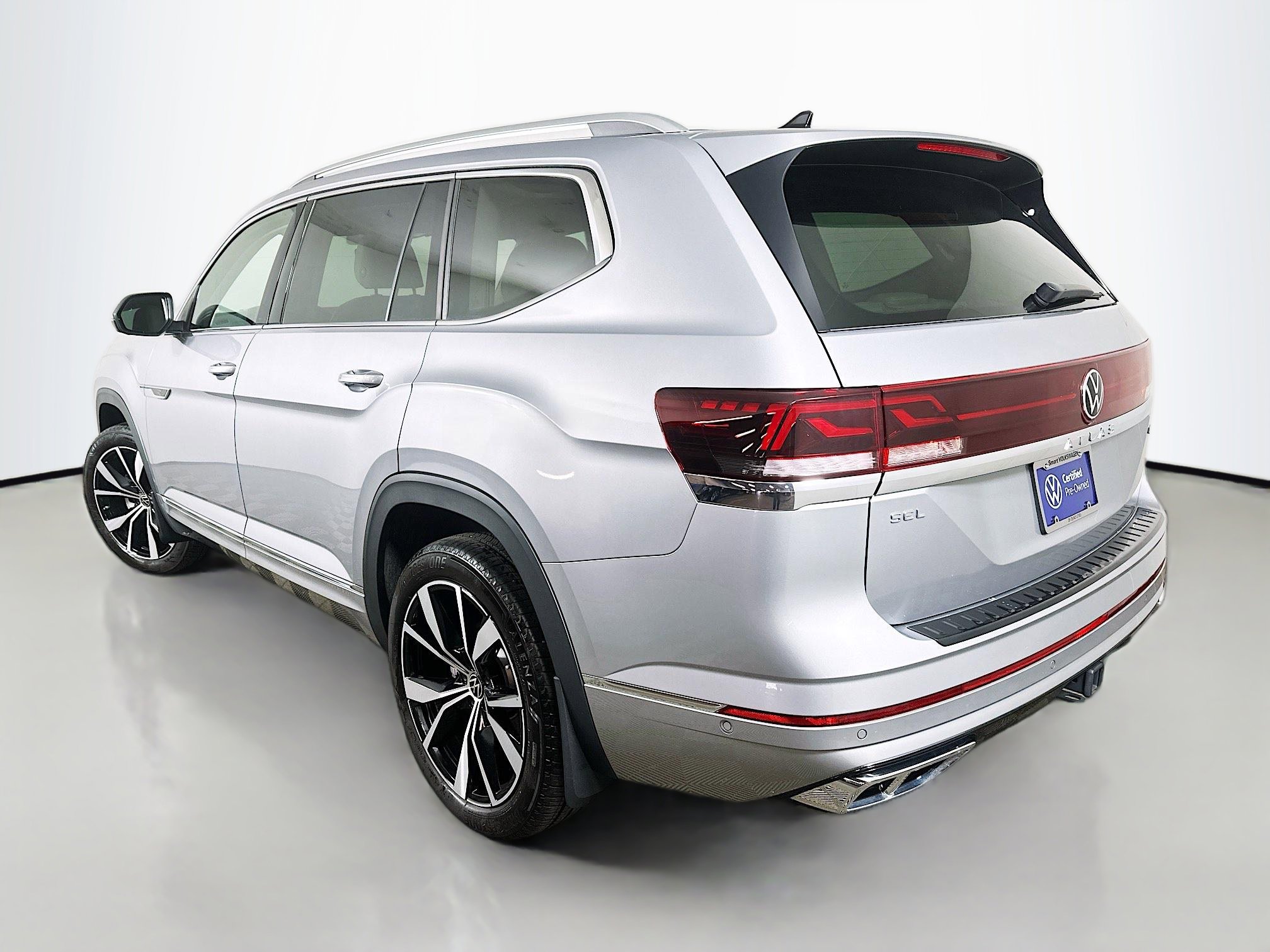 Certified 2025 Volkswagen Atlas SEL Premium R-Line image 5