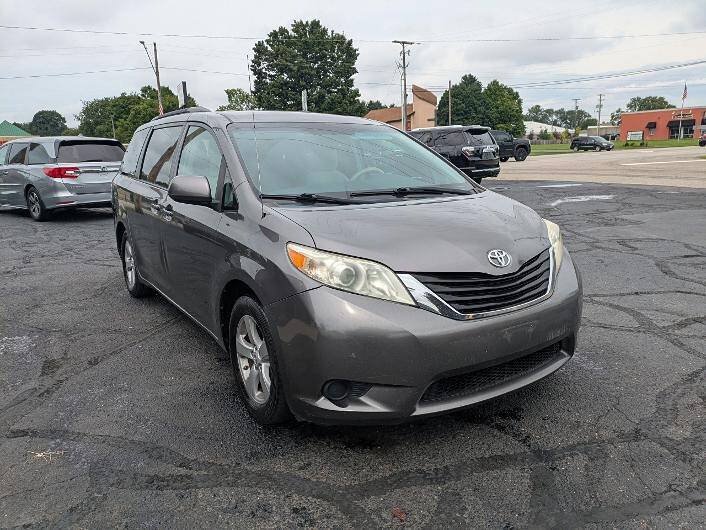 Used 2011 Toyota Sienna LE w/ Towing Pkg FWD image 5