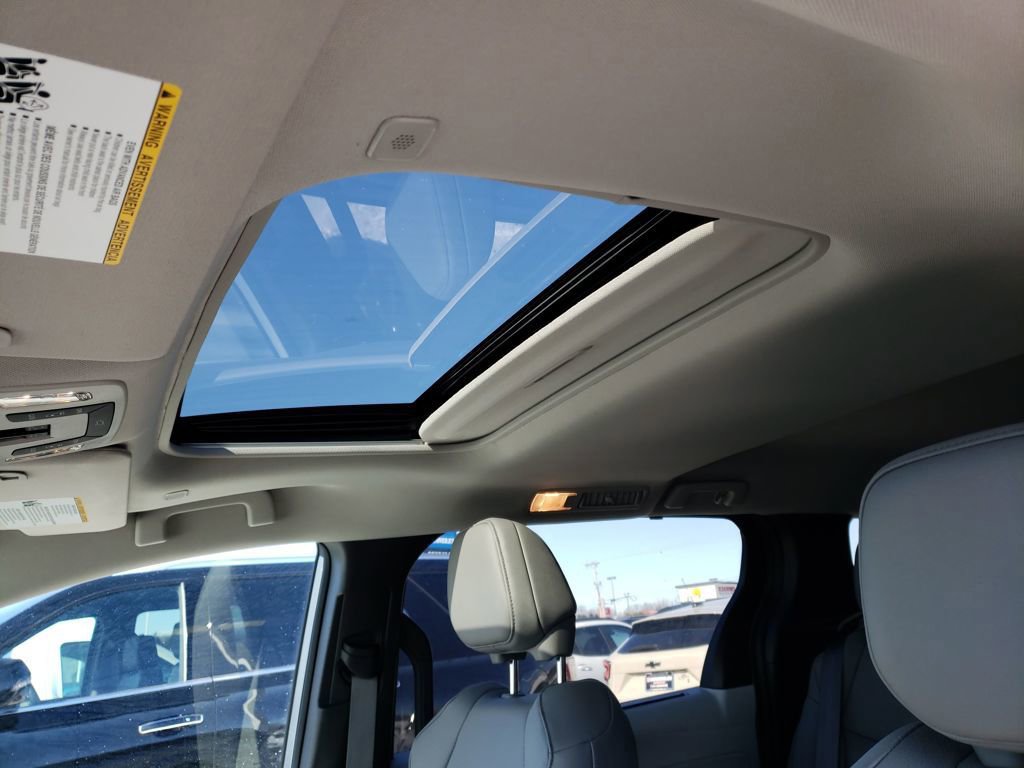 Used 2025 Toyota Sienna XLE image 18