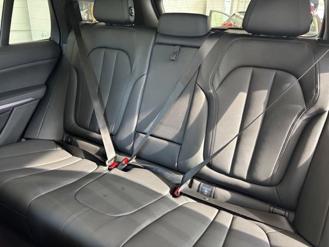 Used 2019 BMW X5 xDrive40i w/ Convenience Package AWD/4WD image 24
