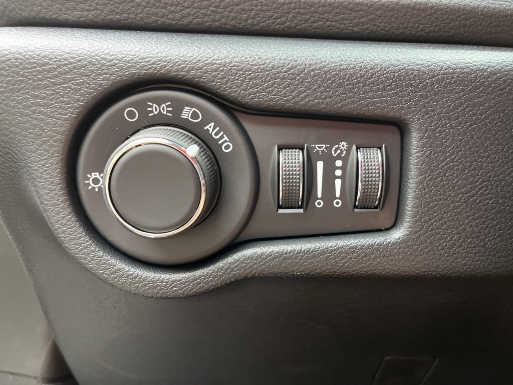 New 2027 Chrysler Pacifica Limited FWD image 14