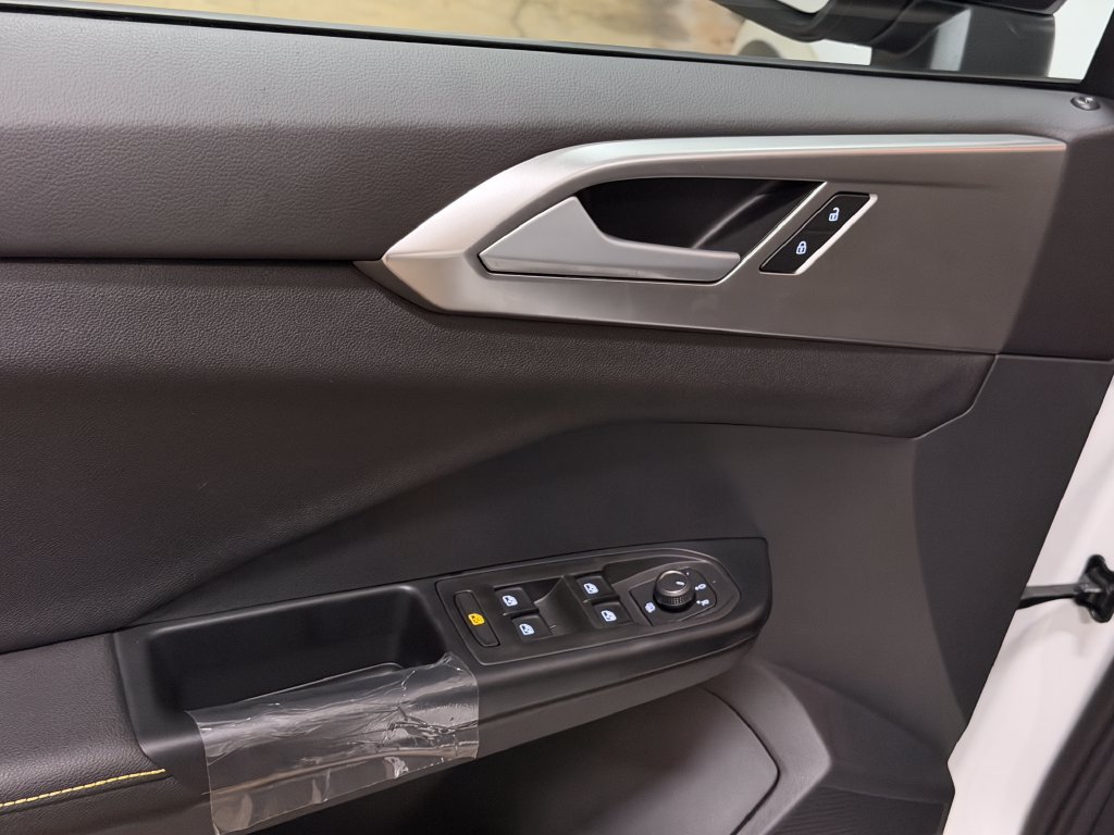 New 2027 Volkswagen Taos Sport AWD/4WD image 10