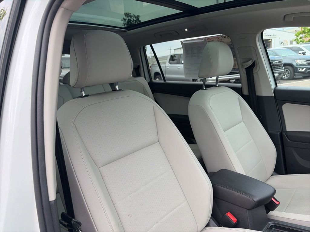 Used 2018 Volkswagen Tiguan SE w/ Panoramic Sunroof Package AWD/4WD image 15
