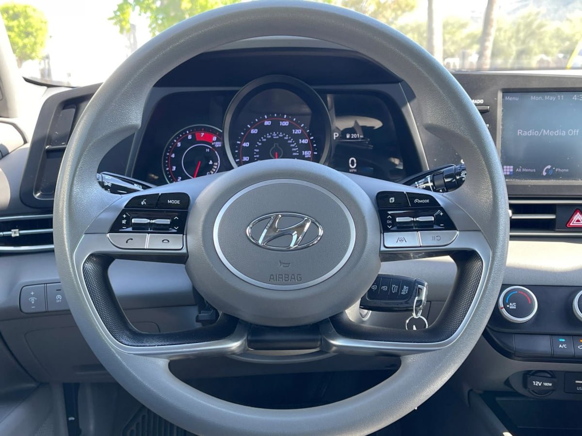 Used 2022 Hyundai Elantra SE FWD image 23
