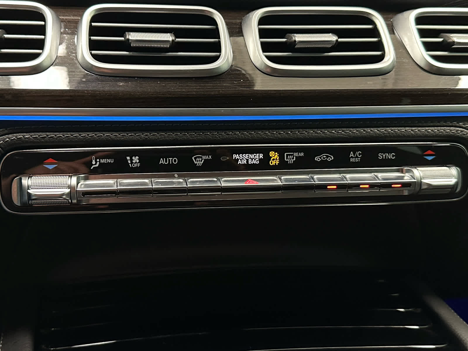 Used 2024 Mercedes-Benz GLS 450 4MATIC image 32