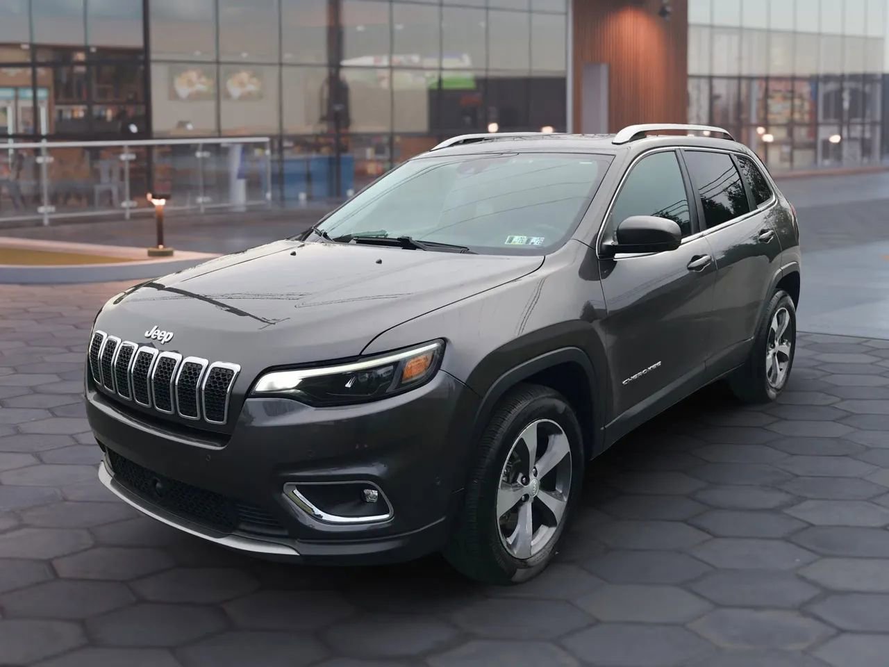 Used 2019 Jeep Cherokee Limited w/ Technology Group image 6