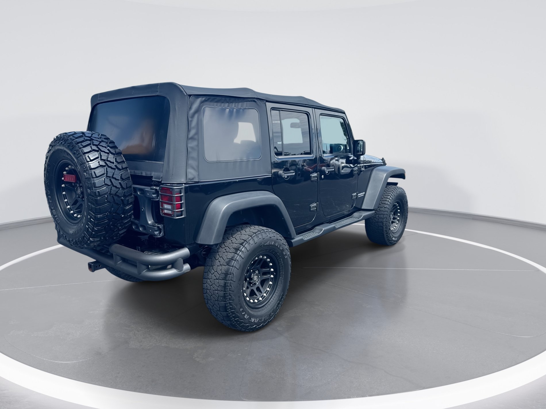 Used 2016 Jeep Wrangler Unlimited Rubicon w/ Connectivity Group AWD/4WD image 4