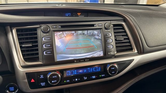 Used 2019 Toyota Highlander XLE FWD image 38