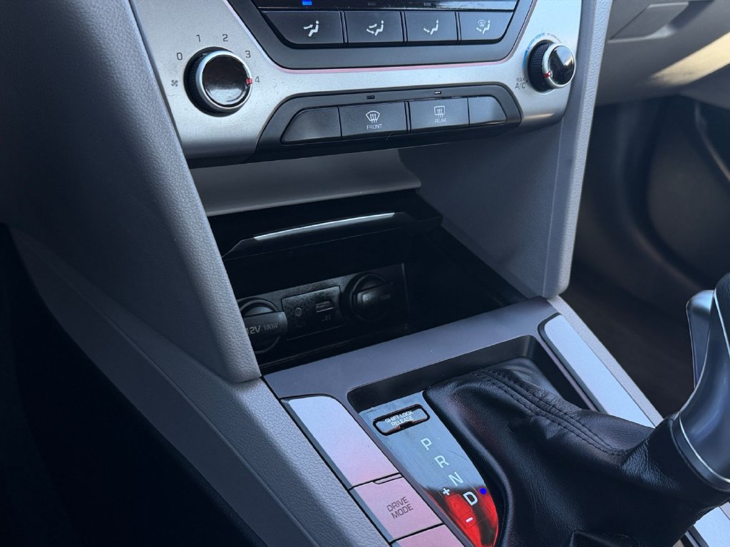 Used 2017 Hyundai Elantra SE FWD image 23