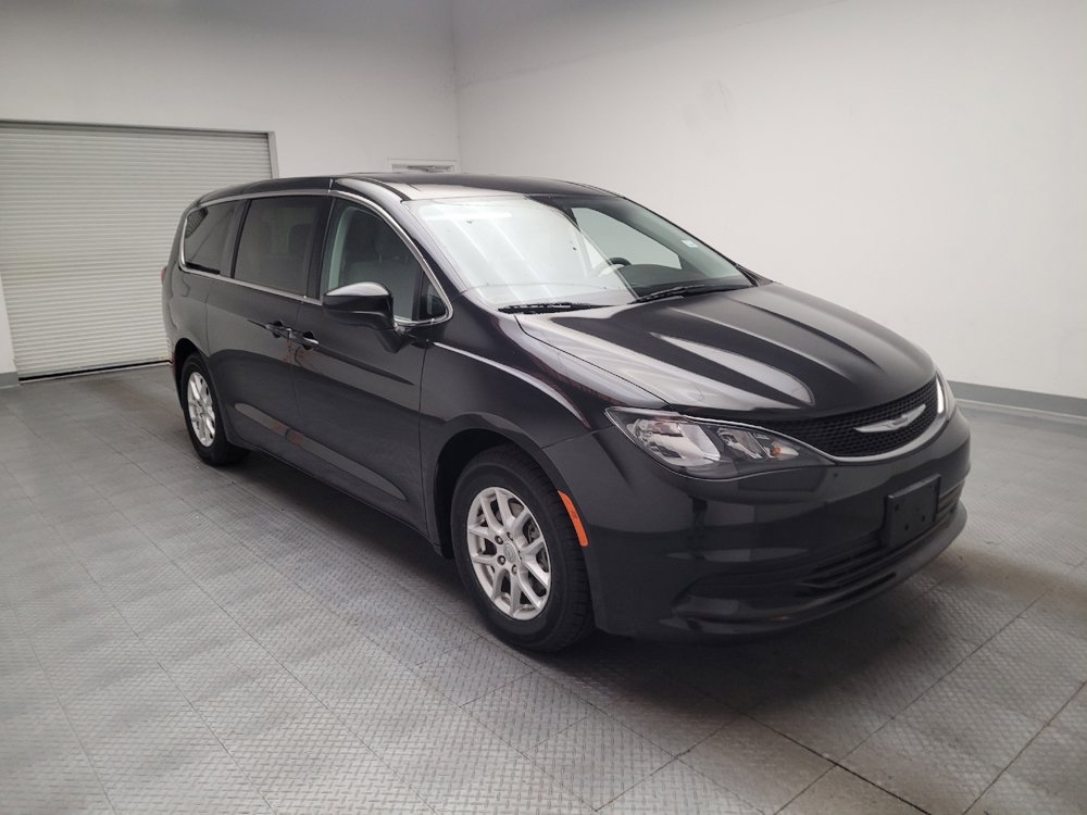 Used 2017 Chrysler Pacifica Touring FWD image 13