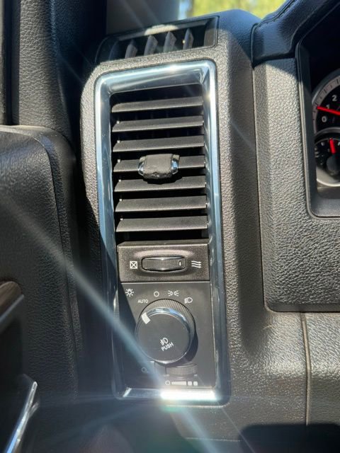 Used 2014 RAM 1500 Laramie w/ Convenience Group image 17