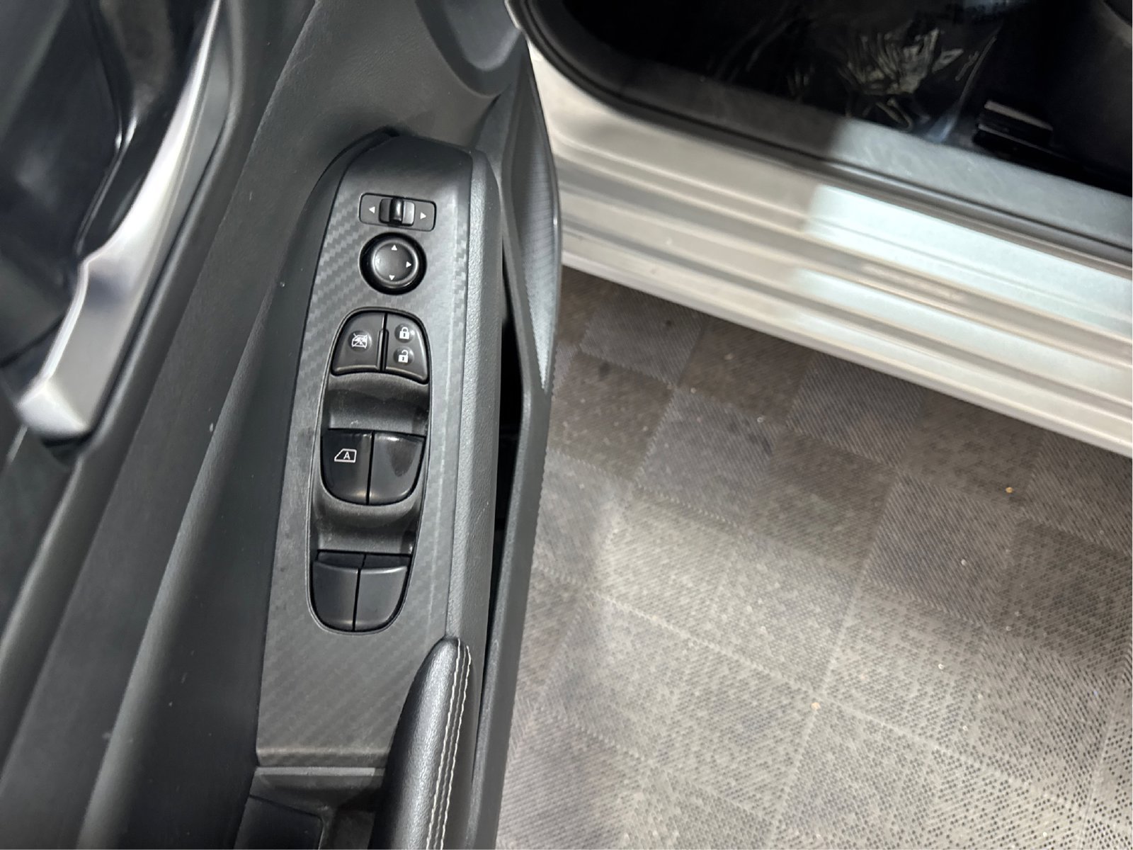 Used 2024 Nissan Altima 2.5 SV FWD image 26