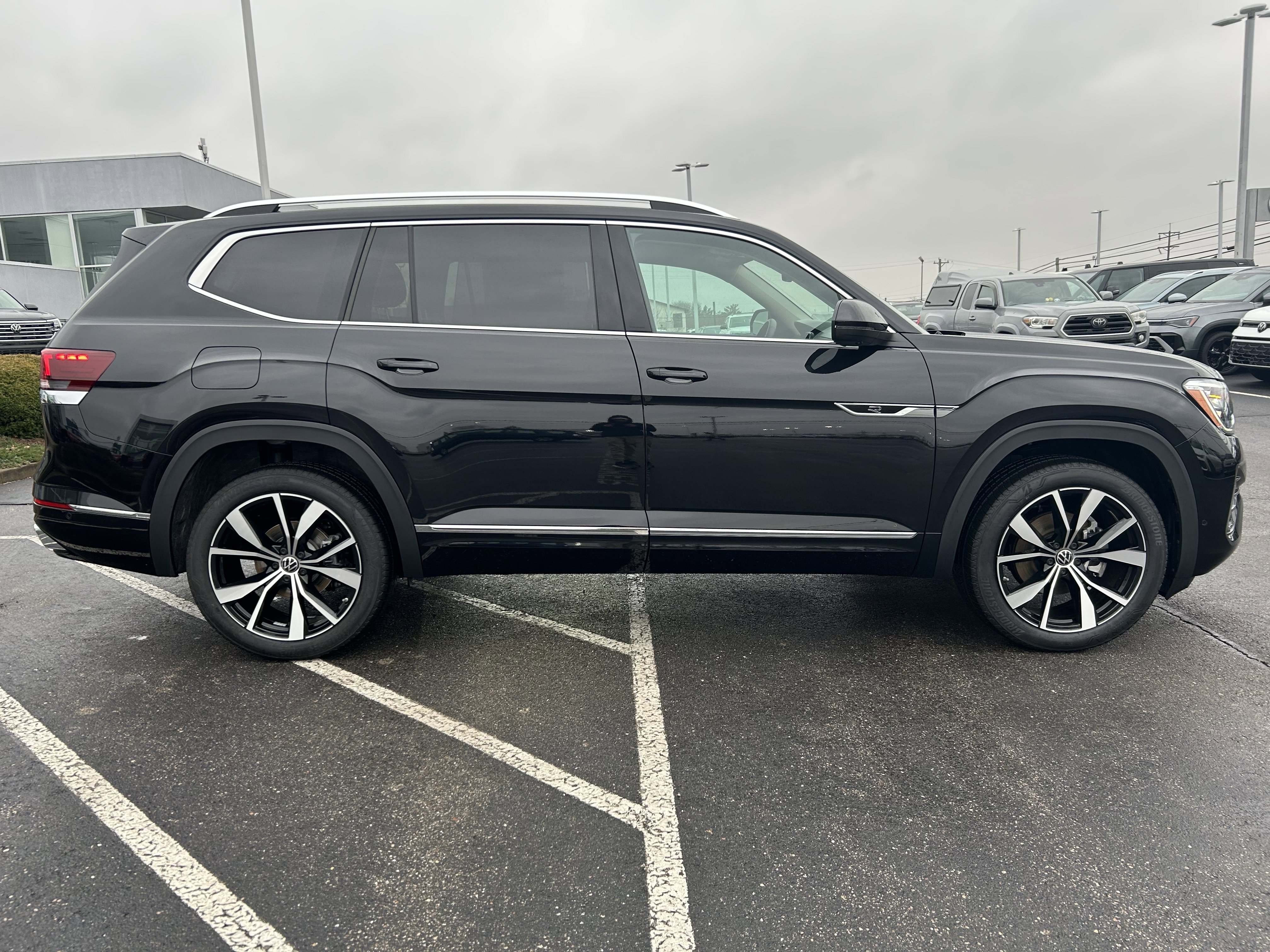 New 2026 Volkswagen Atlas SEL Premium R-Line image 8