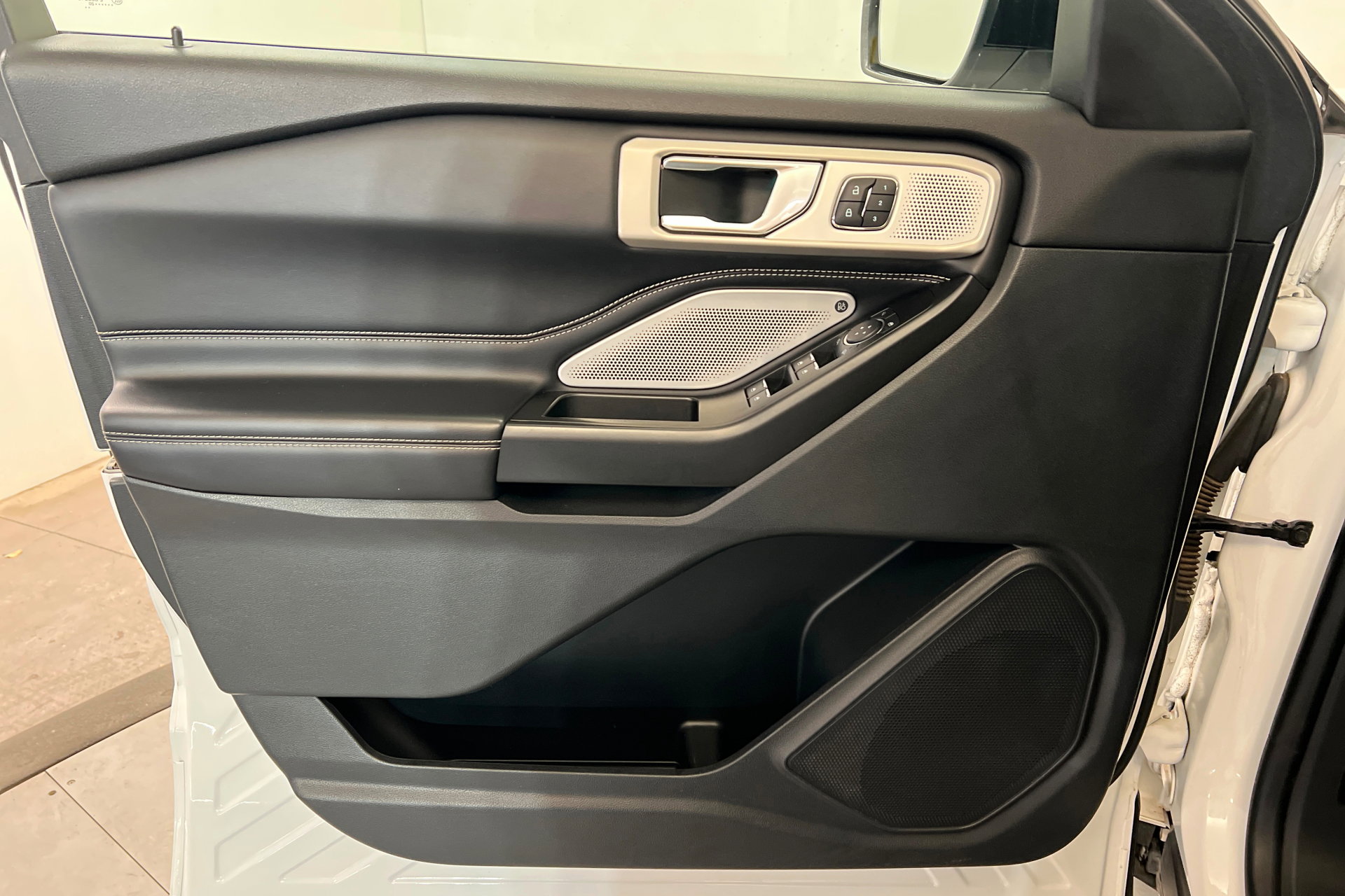 Used 2020 Ford Explorer ST w/ Premium Technology Package image 14