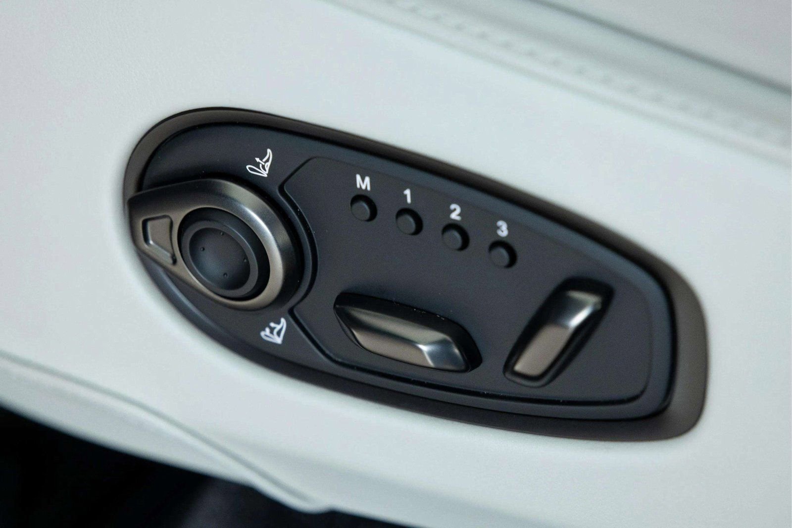 Used 2025 Aston Martin DBX 707 image 20