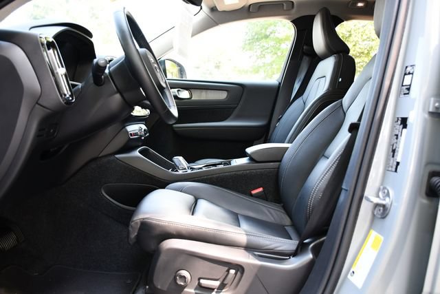 Certified 2026 Volvo XC40 B5 Plus AWD/4WD image 12