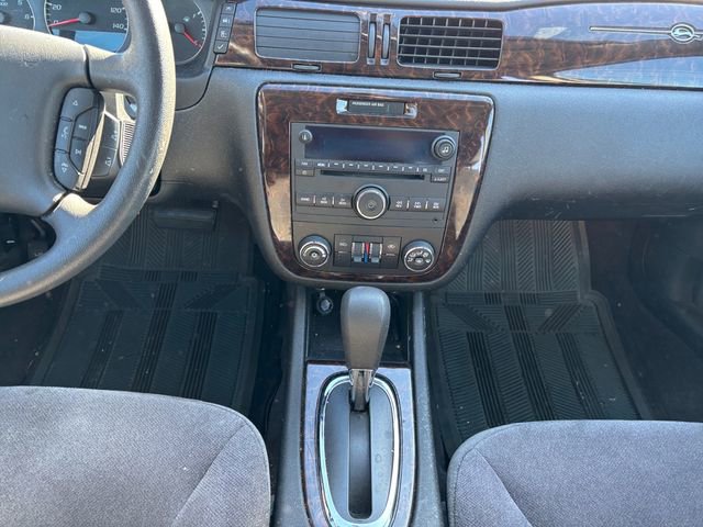 Used 2015 Chevrolet Impala LT w/ LT Sunroof Package image 11