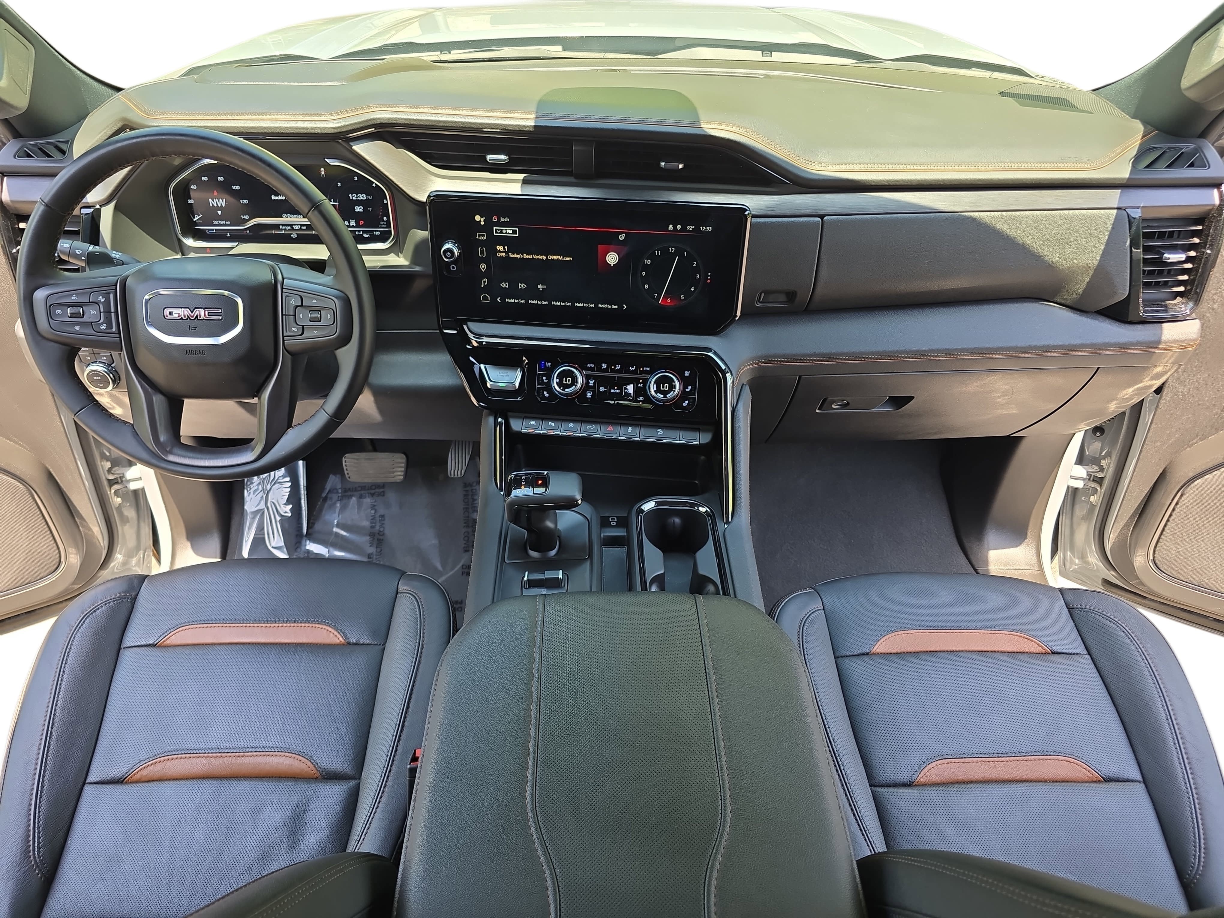 Used 2024 GMC Sierra 1500 AT4 w/ Technology Package AWD/4WD image 9