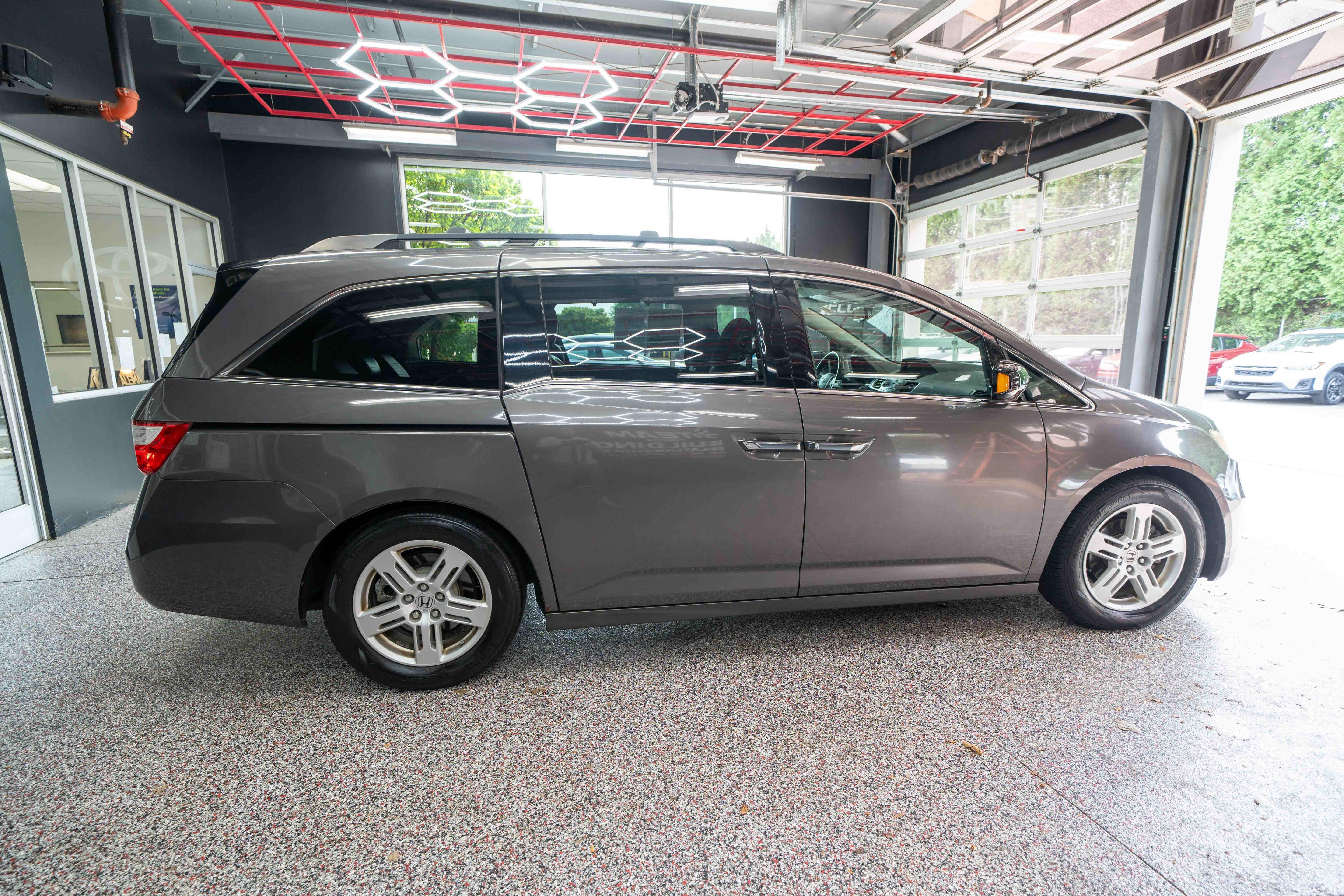 Used 2011 Honda Odyssey Touring image 4