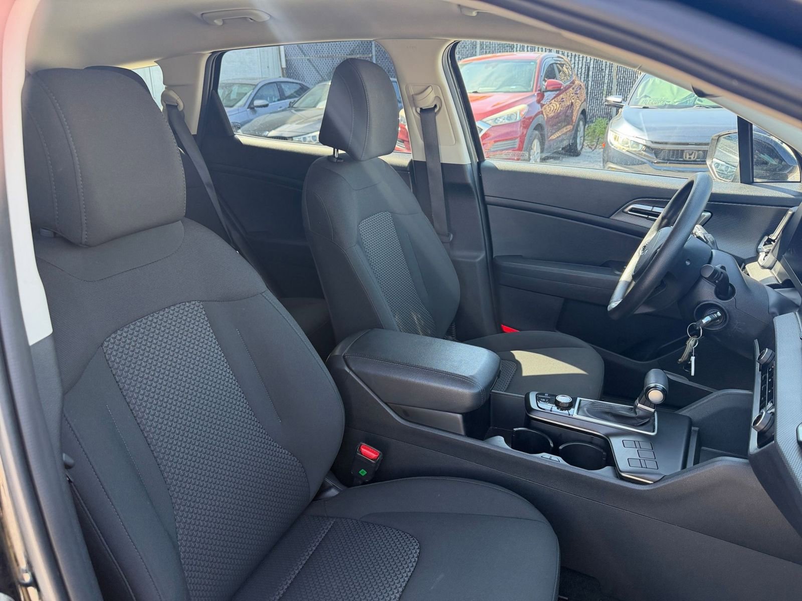 Used 2025 Kia Sportage LX image 31