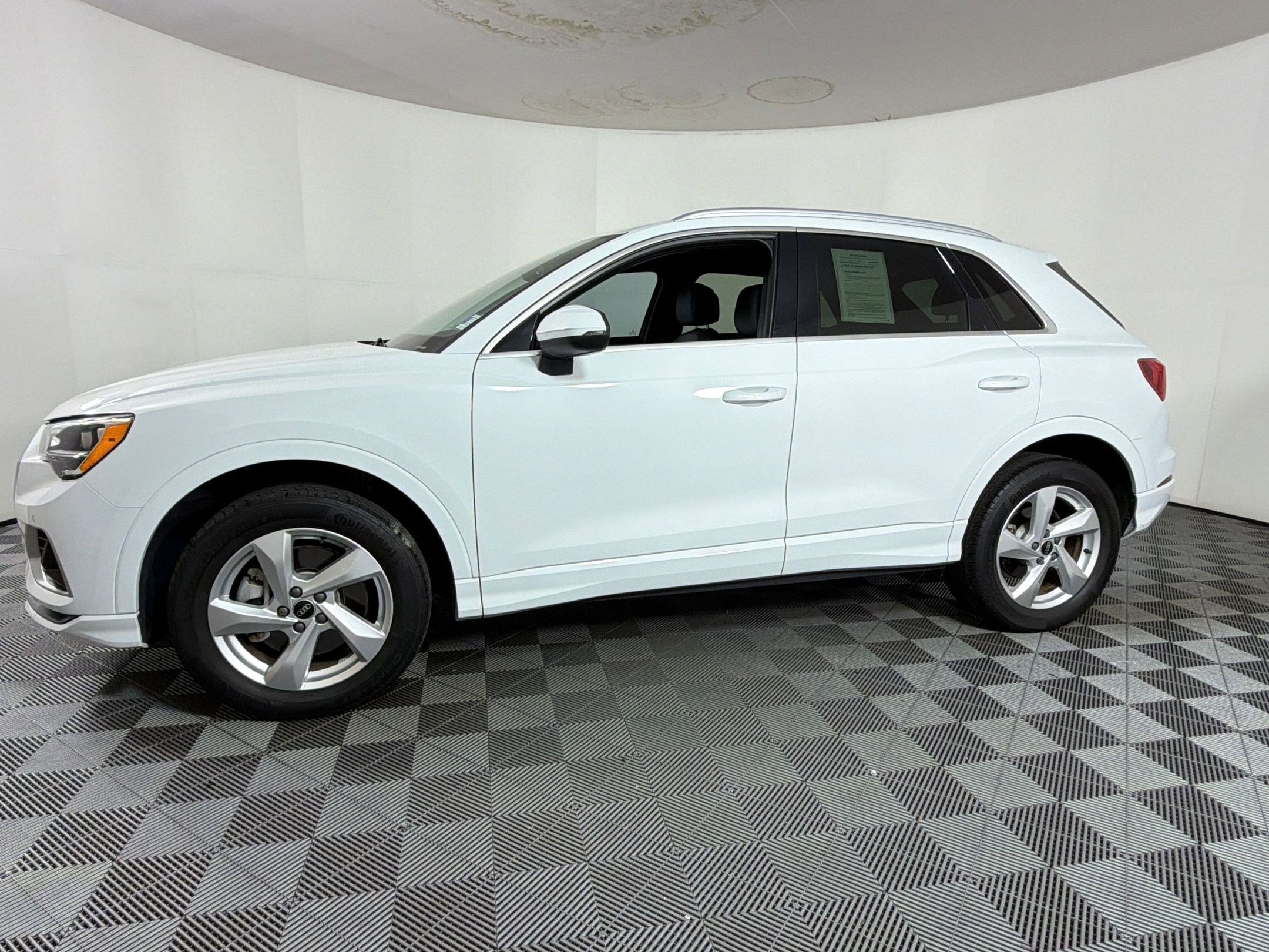 Certified 2022 Audi Q3 2.0T Premium w/ Convenience Package image 2
