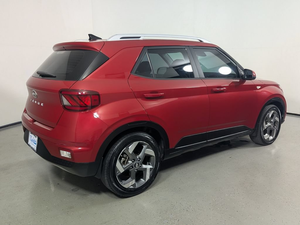 Used 2022 Hyundai Venue Limited FWD image 7