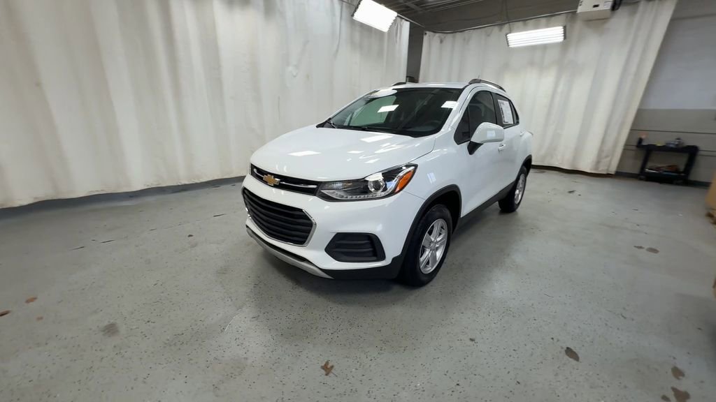Certified 2022 Chevrolet Trax LT w/ LT Convenience Package image 6