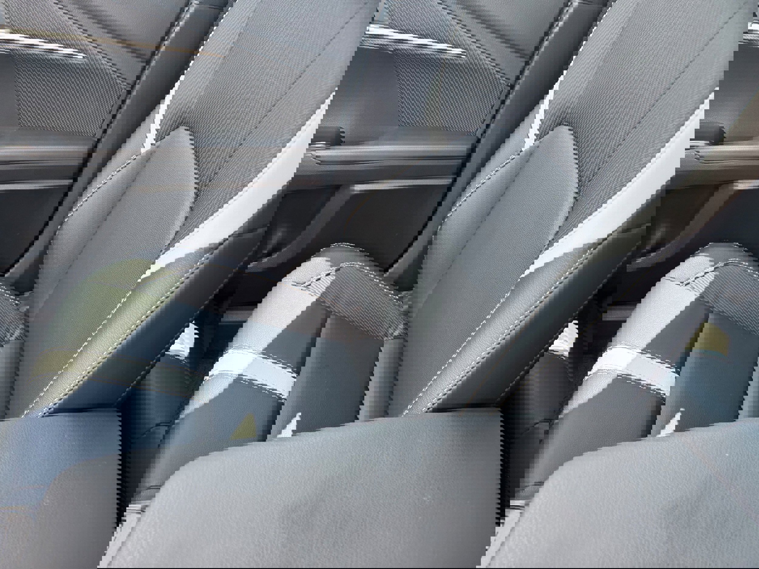 Used 2025 Toyota Camry SE image 9