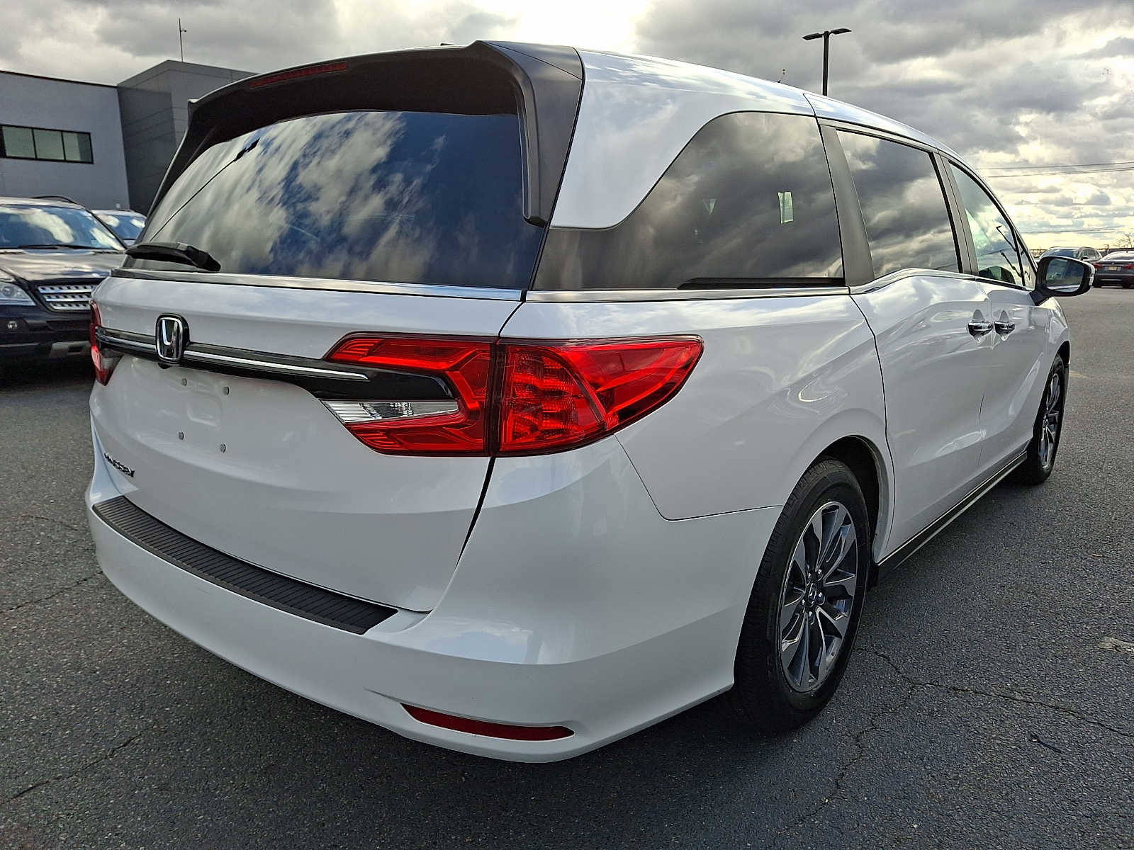 Used 2023 Honda Odyssey EX-L image 4