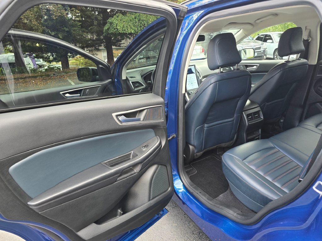 Used 2023 Ford Edge SEL w/ Sport Appearance Package AWD/4WD image 9