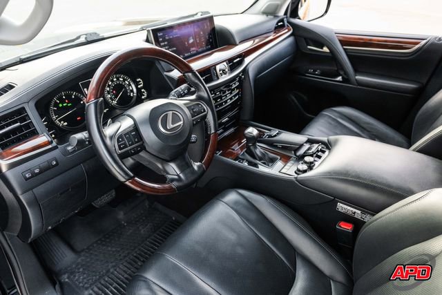 Used 2021 Lexus LX 570 4WD w/ Luxury Package image 2