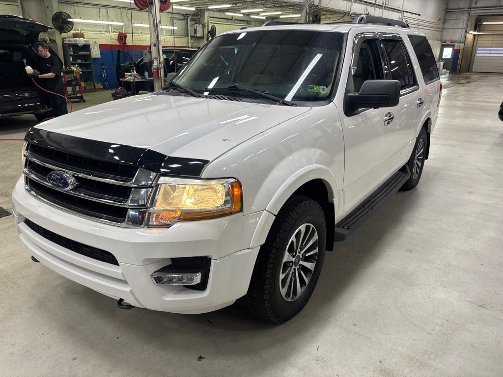 Used 2016 Ford Expedition XLT w/ Equipment Group 202A AWD/4WD image 2