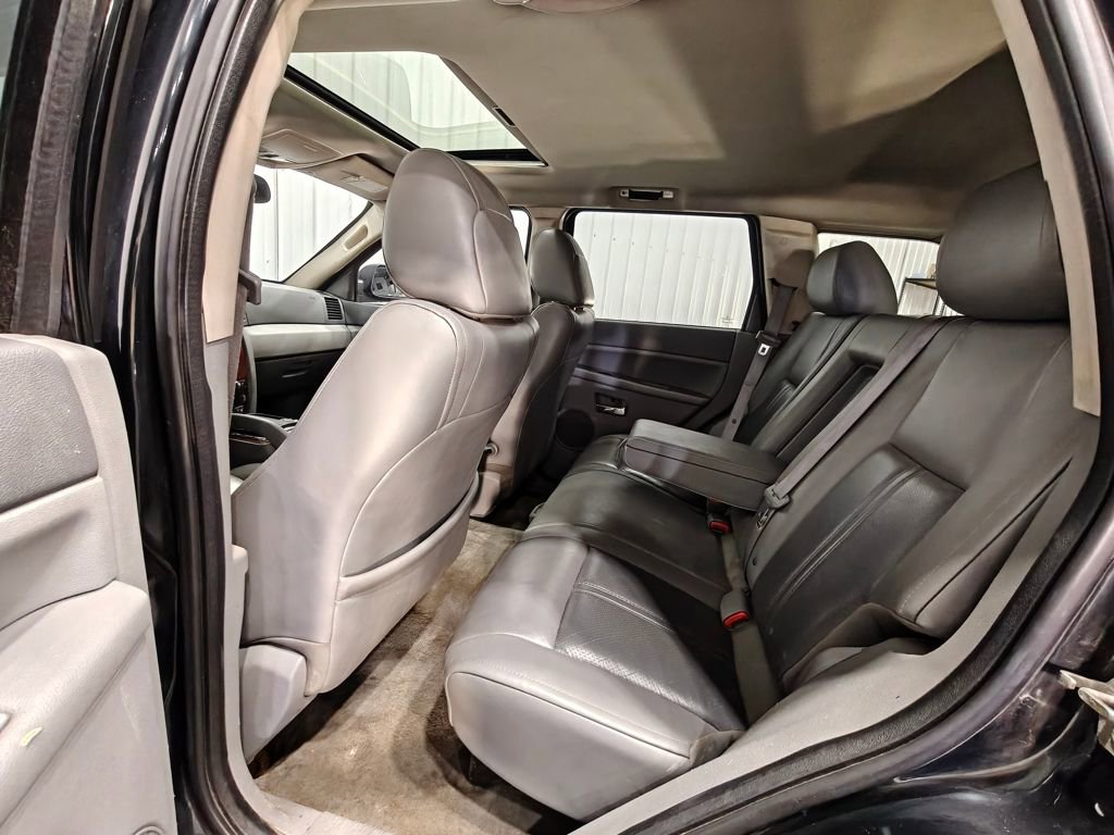 Used 2005 Jeep Grand Cherokee Limited w/ Trailer Tow Group IV AWD/4WD image 24