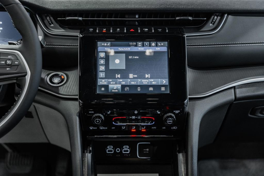 New 2025 Jeep Grand Cherokee L Altitude image 19