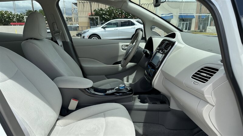 Used 2013 Nissan Leaf SV w/ LED & Quick Charge Pkg FWD image 12