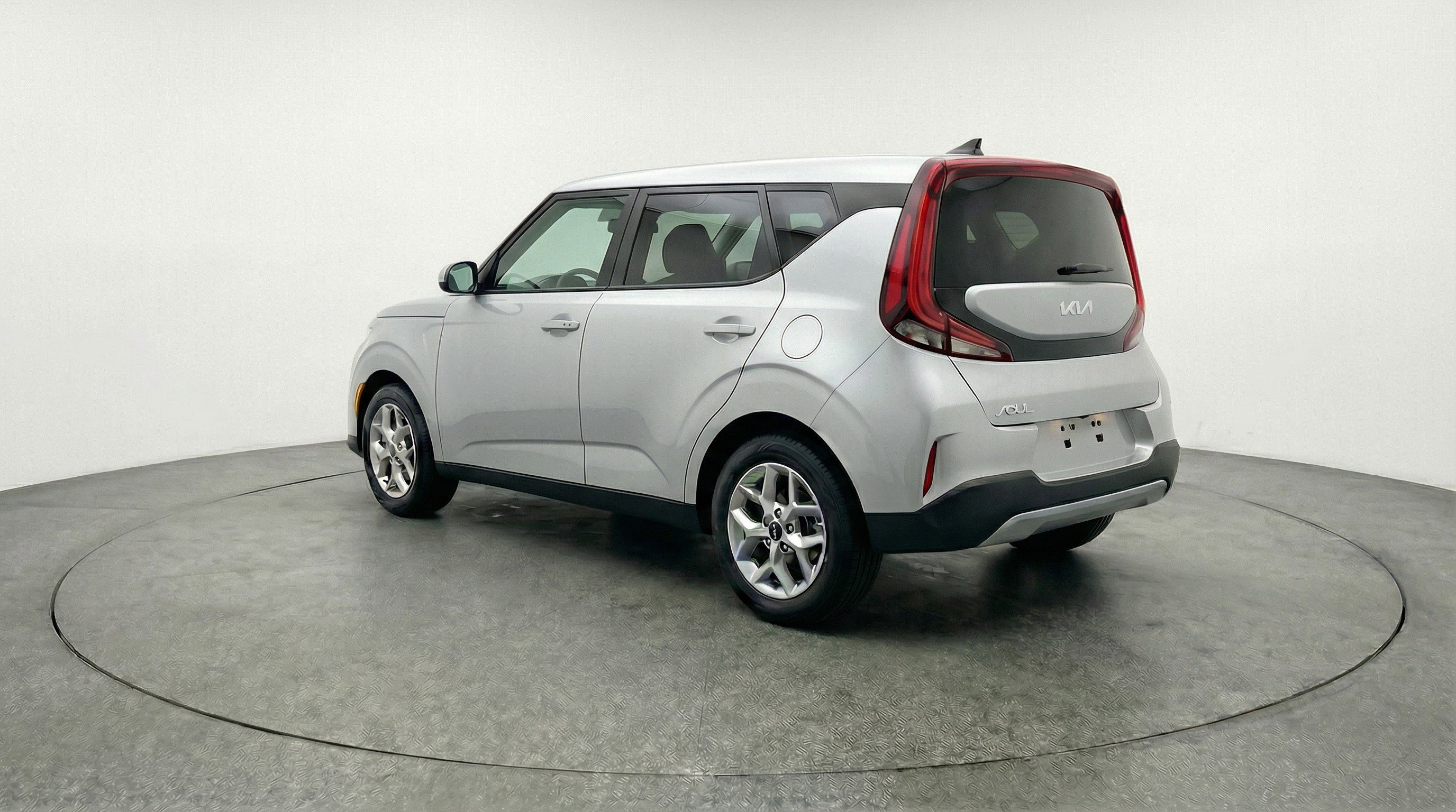 Used 2025 Kia Soul LX w/ LX Technology Package FWD image 6