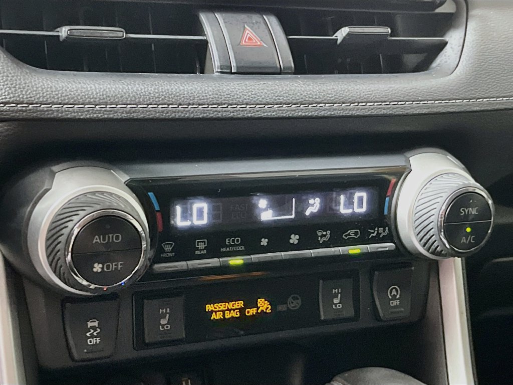 Used 2021 Toyota RAV4 XLE w/ Convenience Package FWD image 23