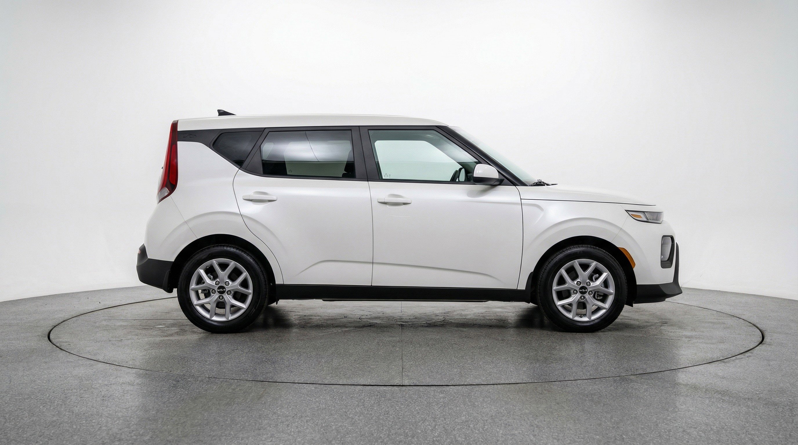 Used 2025 Kia Soul LX w/ LX Technology Package image 11