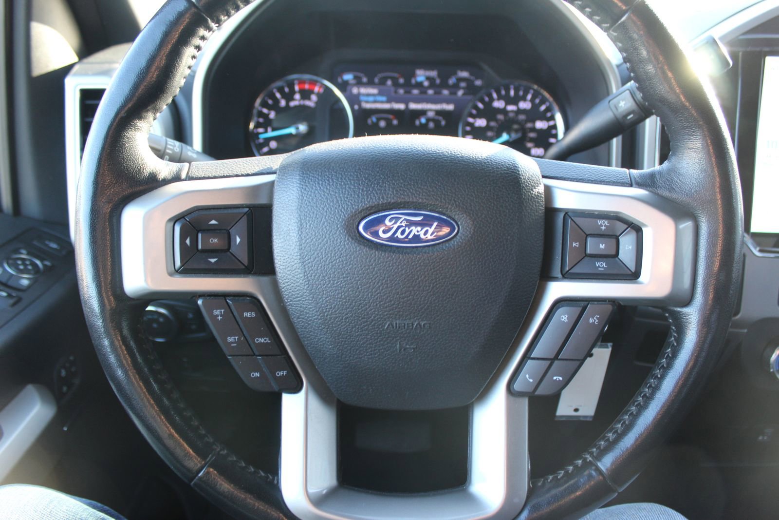 Used 2022 Ford F250 Lariat w/ Lariat Value Package image 29