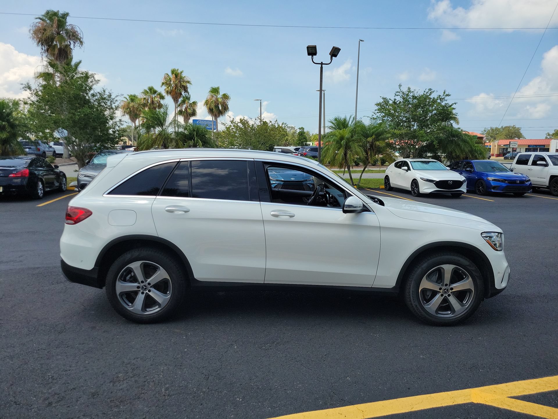 Used 2022 Mercedes-Benz GLC 300 w/ Premium Package Lite image 4