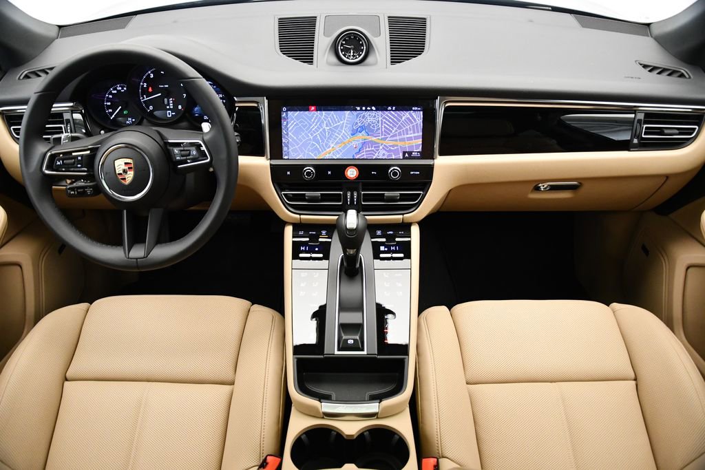 Used 2025 Porsche Macan image 21