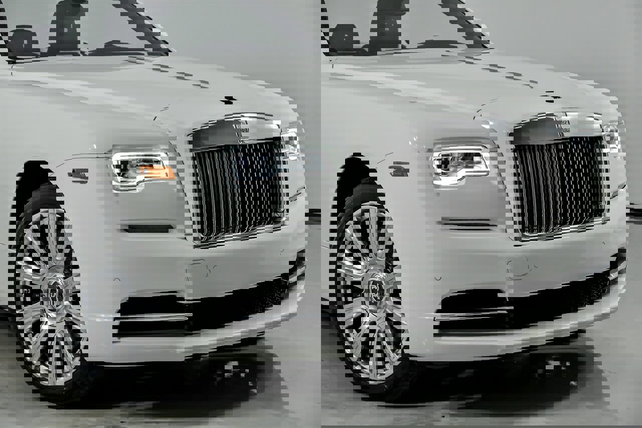 Used 2017 Rolls-Royce Dawn image 3