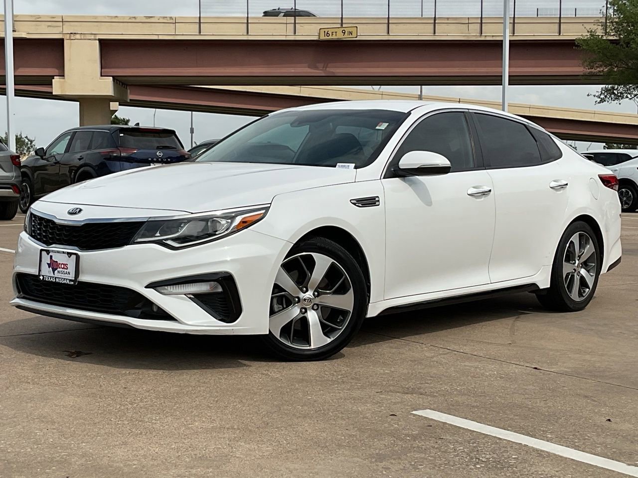 Used 2019 Kia Optima S image 2
