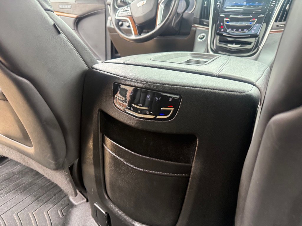 Used 2020 Cadillac Escalade Luxury w/ Escalade Sport Edition image 21