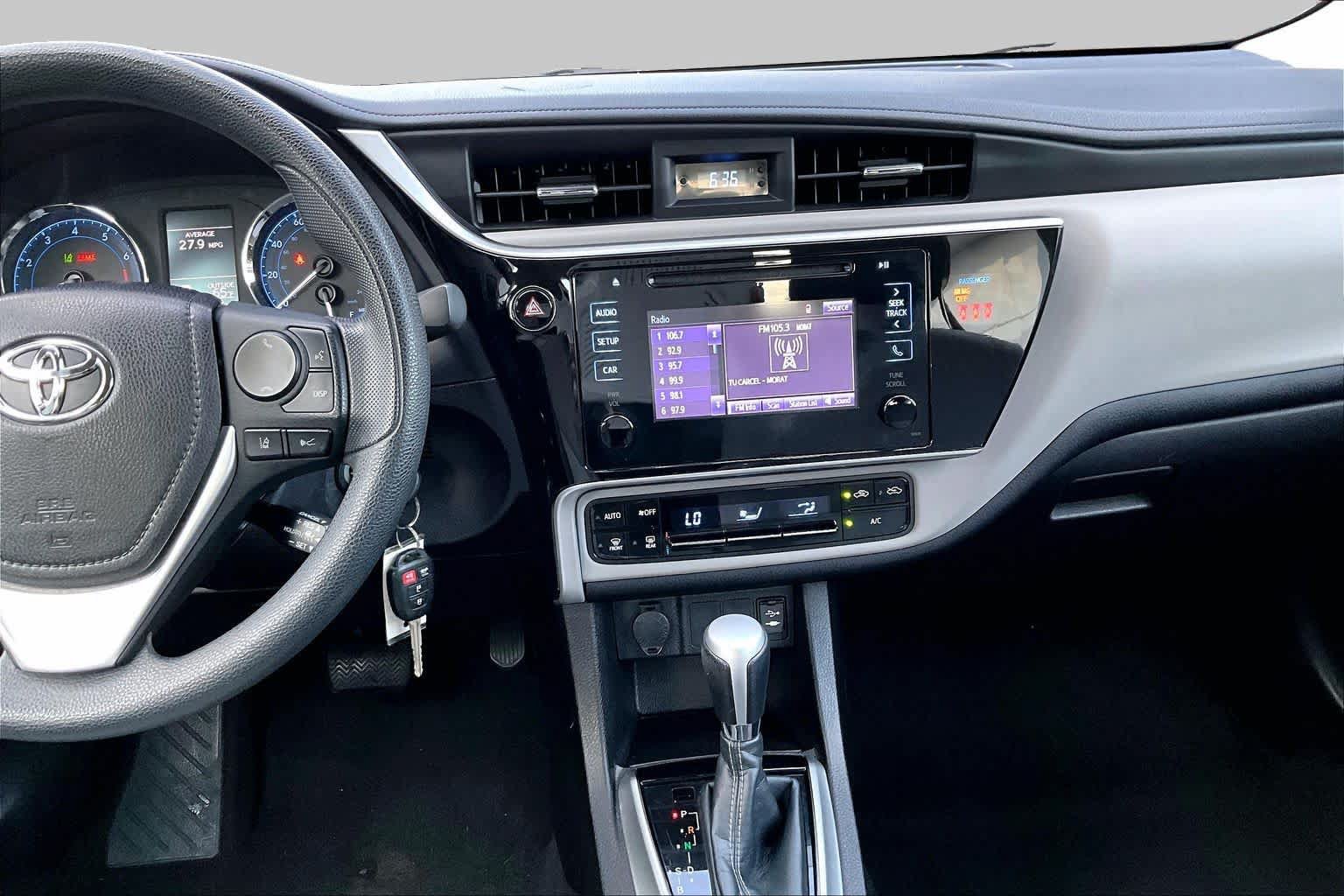 Used 2018 Toyota Corolla LE FWD image 7
